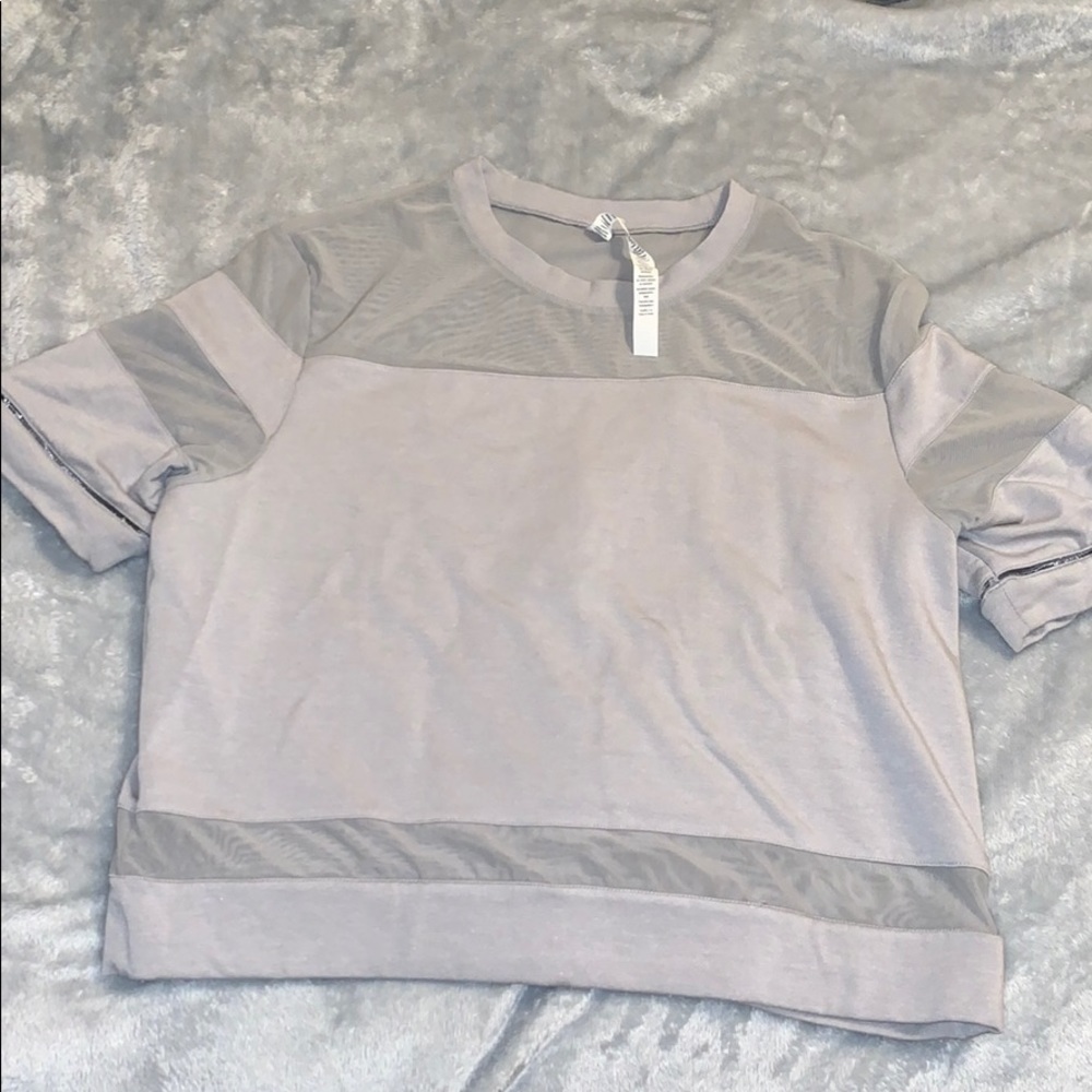 Alo yoga Tee